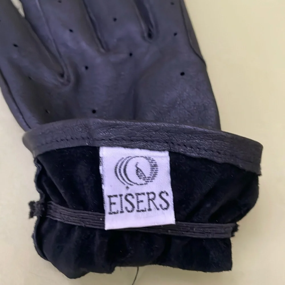 New vintage black leather riding gloves